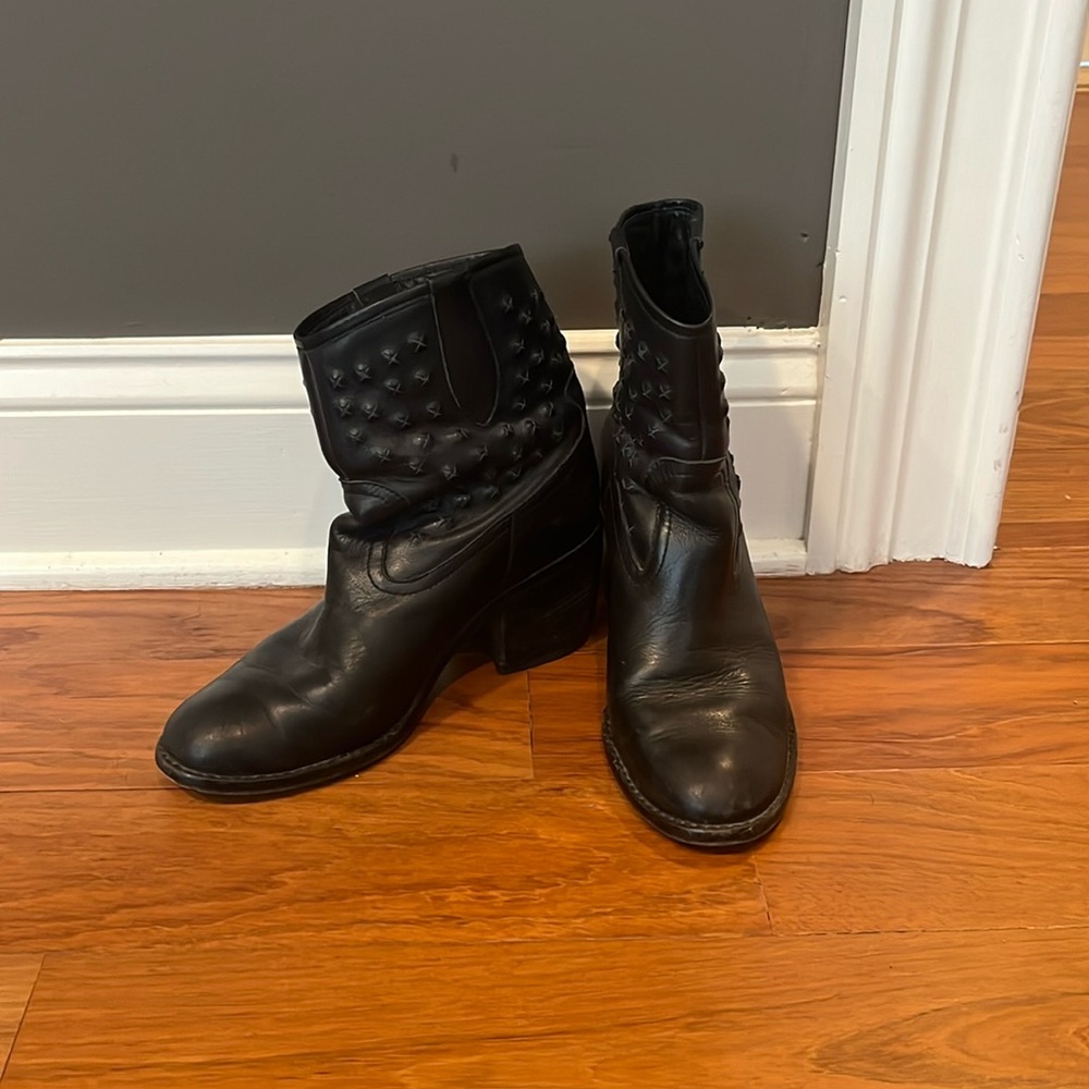 Donald Pliner boots